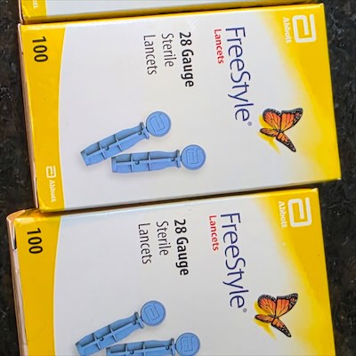 Sealed FreeStyle 28 gauge sterile lancet boxes, 100 count
